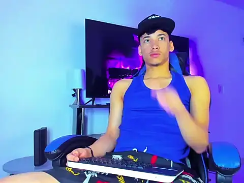 Lyam Russo online show from March 31, 8:26 am