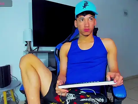 Lyam Russo online show from April 5, 7:49 am