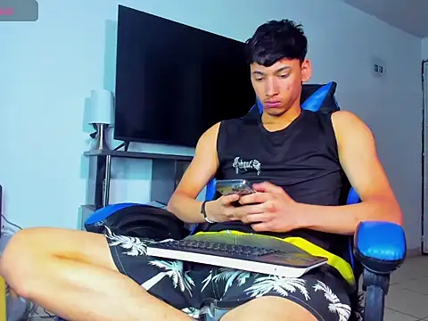 Lyam Russo online show from April 15, 7:59 am