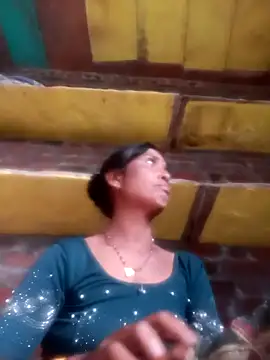 Snapshot of Hot_re83 chatting on February 18, 11:39 am Hot re83 online show from February 18, 11:39 am