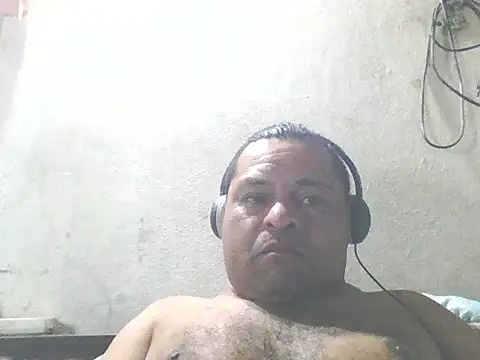 Snapshot of DesexedCooler chatting on June 17, 11:16 pm DesexedCooler online show from June 17, 11:16 pm