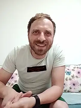 Snapshot of Scarbau chatting on May 24, 9:31 pm Scarbau online show from May 24, 9:31 pm
