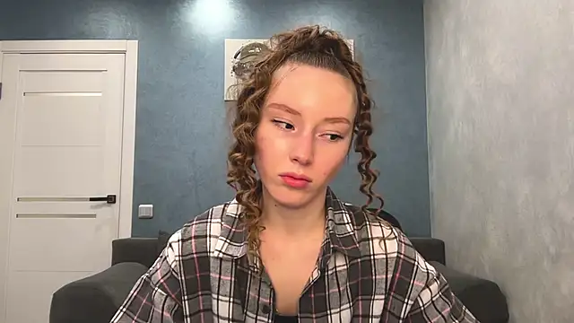 Snapshot of Anna_Kare chatting on February 16, 12:23 pm Anna Kare online show from February 16, 12:23 pm