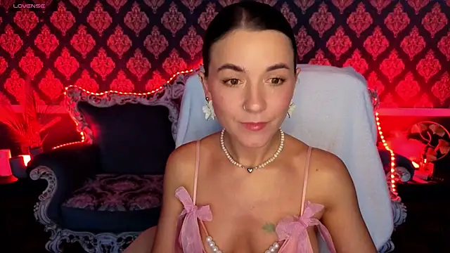 Snapshot of GracefulMichelle chatting on April 1, 7:00 pm GracefulMichelle online show from April 1, 7:00 pm