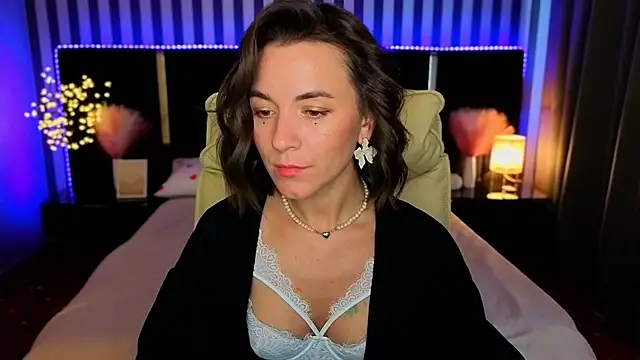 Snapshot of GracefulMichelle chatting on April 12, 8:08 am GracefulMichelle online show from April 12, 8:08 am