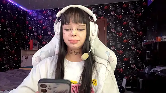 Luna Sohotti online show from March 13, 3:18 pm