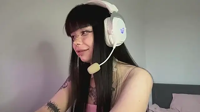 Luna Sohotti online show from April 8, 3:45 pm