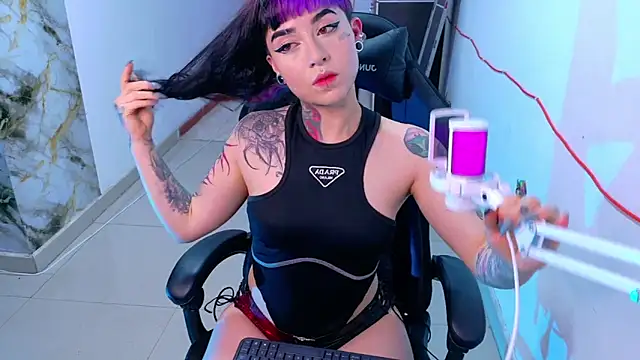 nova kitttyy online show from May 5, 1:24 am
