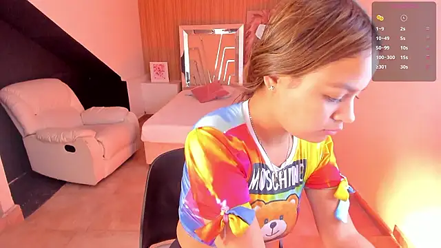 Snapshot of SiaFoxx_ chatting on March 1, 5:09 am SiaFoxx online show from March 1, 5:09 am