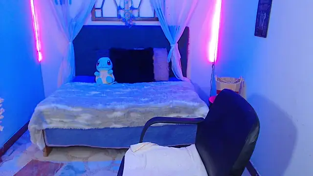 Snapshot of AvaHarper_ chatting on April 10, 12:43 pm AvaHarper online show from April 10, 12:43 pm