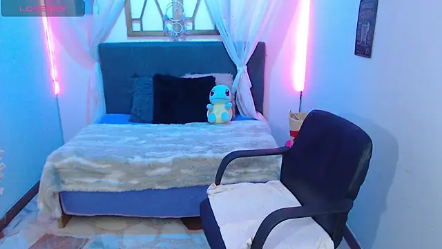 Snapshot of AvaHarper_ chatting on April 13, 12:43 pm AvaHarper online show from April 13, 12:43 pm