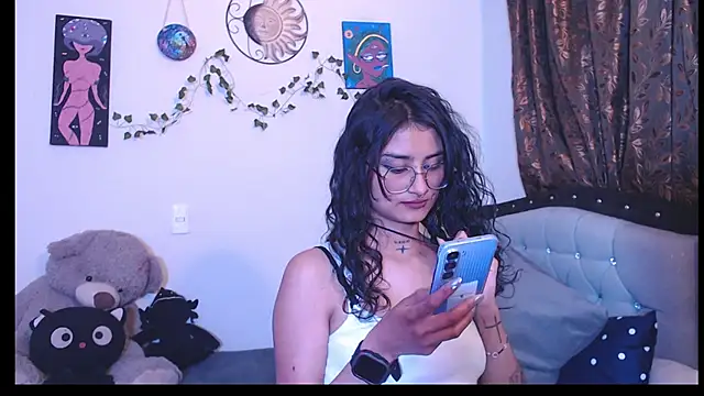 Snapshot of Lili__Clan chatting on June 24, 2:43 am Lili Clan online show from June 24, 2:43 am