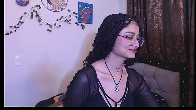 Snapshot of Lili__Clan chatting on June 28, 7:47 am Lili Clan online show from June 28, 7:47 am