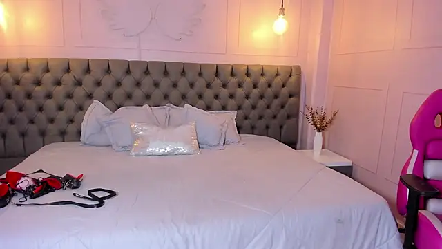 Snapshot of hillary_bigbutt chatting on February 25, 11:36 pm hillary bigbutt online show from February 25, 11:36 pm