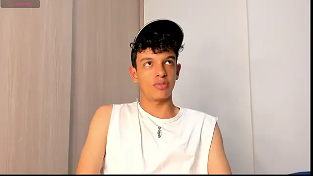 Snapshot of Maxfrost1 chatting on February 22, 8:29 pm Maxfrost1 online show from February 22, 8:29 pm