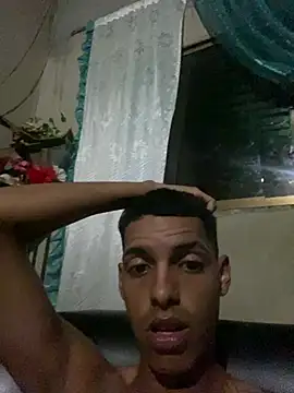 Snapshot of Alee_2005 chatting on February 19, 5:58 am Alee 2005 online show from February 19, 5:58 am