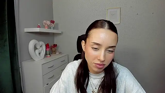 AdeleSolo online show from April 9, 5:40 am