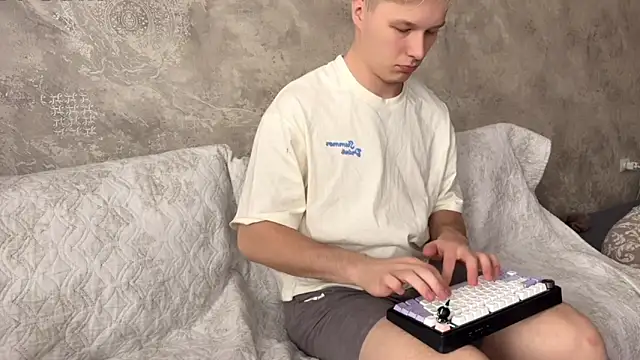 Snapshot of Rebecca_David chatting on April 3, 8:34 am Rebecca David online show from April 3, 8:34 am