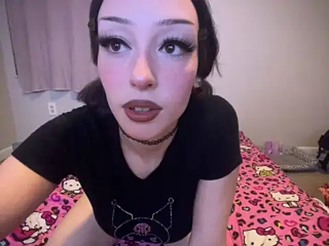 Snapshot of strwbrrymilk chatting on February 23, 3:59 am strwbrrymilk online show from February 23, 3:59 am