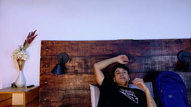 Esmeralda and Naim online show from March 3, 7:31 pm