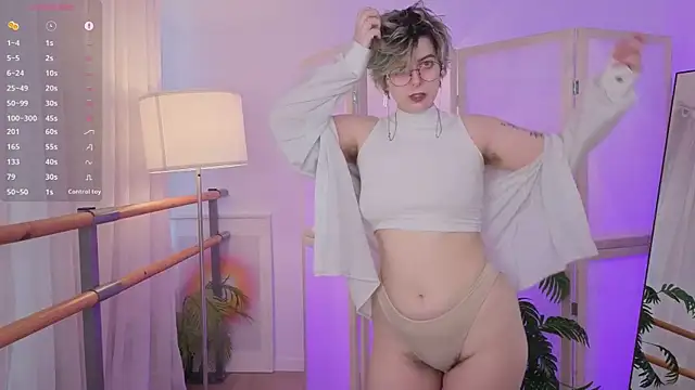 Snapshot of SpiderrArti chatting on February 22, 6:24 am SpiderrArti online show from February 22, 6:24 am