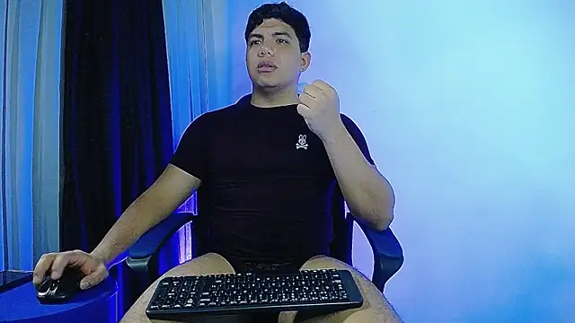 Uriel Ray  online show from March 2, 9:32 pm