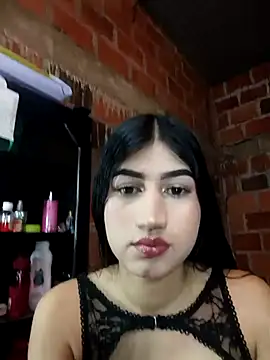 Snapshot of Julianiss chatting on February 24, 1:58 am Julianiss online show from February 24, 1:58 am