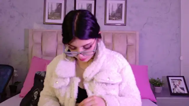 Snapshot of IsabellaRossi chatting on April 14, 5:30 pm IsabellaRossi online show from April 14, 5:30 pm