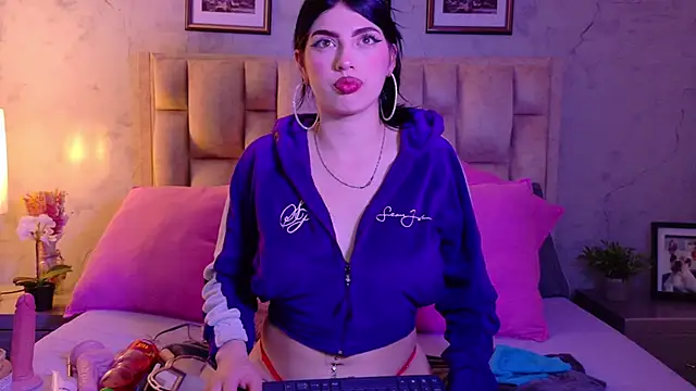 Snapshot of IsabellaRossi chatting on April 30, 5:36 am IsabellaRossi online show from April 30, 5:36 am