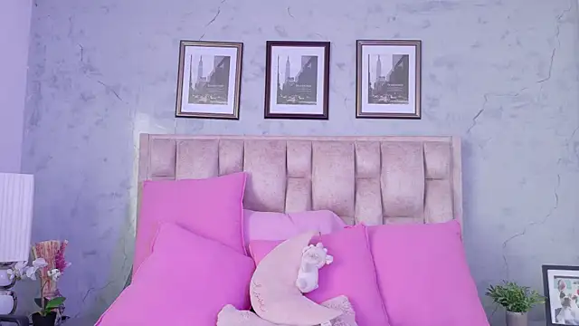 Snapshot of IsabellaRossi chatting on May 12, 5:54 pm IsabellaRossi online show from May 12, 5:54 pm