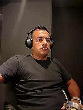 Snapshot of Valenthe26 chatting on March 3, 12:39 am Valenthe26 online show from March 3, 12:39 am