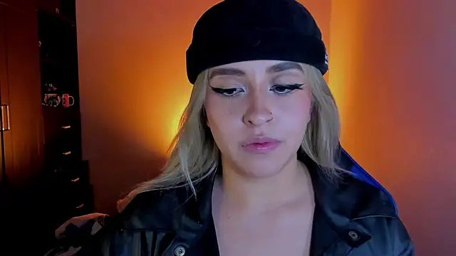 Snapshot of saradiazxxx chatting on March 28, 3:17 am saradiazxxx online show from March 28, 3:17 am