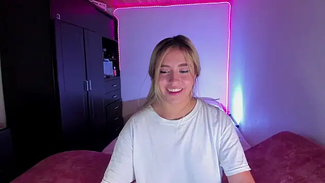 Snapshot of saradiazxxx chatting on April 11, 5:12 am saradiazxxx online show from April 11, 5:12 am