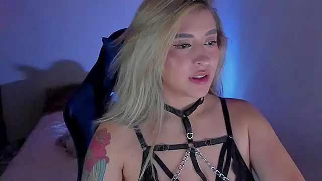 Snapshot of saradiazxxx chatting on April 13, 8:31 am saradiazxxx online show from April 13, 8:31 am