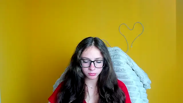KissMeJulia online show from June 18, 11:25 am