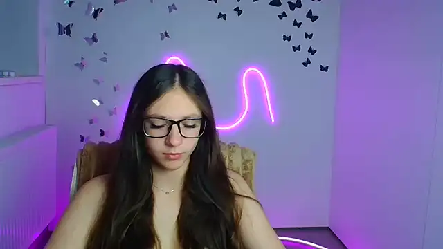 KissMeJulia online show from June 20, 5:32 am