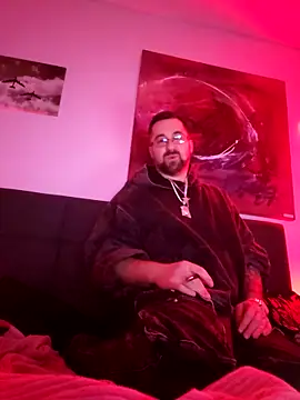 Snapshot of LargeLith chatting on February 25, 12:09 am LargeLith online show from February 25, 12:09 am