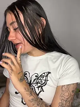 Snapshot of Sofia-squir chatting on February 23, 3:04 am Sofia-squir online show from February 23, 3:04 am