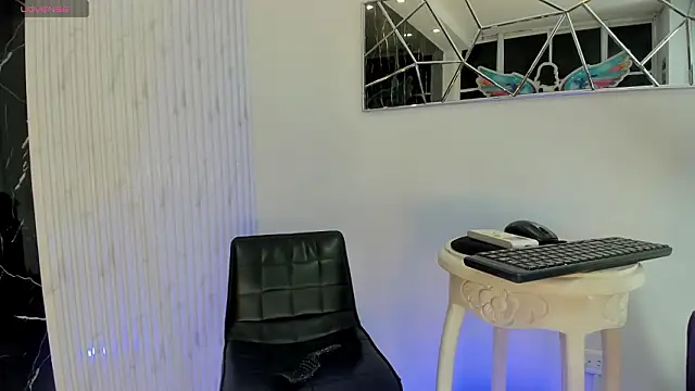 Violette 0 online show from February 28, 10:11 pm