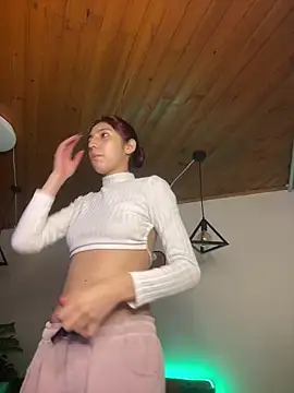 Snapshot of Maraia_pink18 chatting on February 23, 3:20 pm Maraia pink18 online show from February 23, 3:20 pm