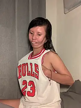 Snapshot of lady_moon09 chatting on February 25, 1:32 pm lady moon09 online show from February 25, 1:32 pm