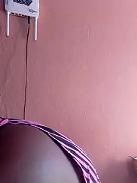 indianstrawberrylips4u online show from February 25, 6:23 am