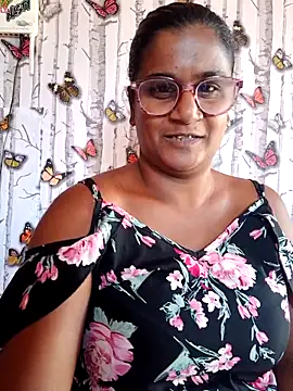 indianstrawberrylips4u online show from May 2, 10:53 am