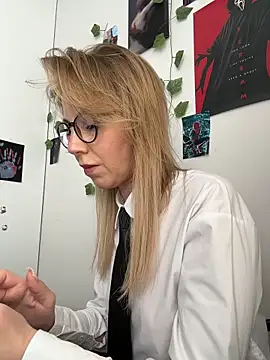 LisaMurr online show from March 18, 10:29 am