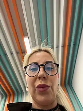 LisaMurr online show from April 15, 11:28 am