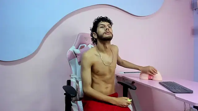 Snapshot of LuckySammer chatting on February 23, 12:02 pm LuckySammer online show from February 23, 12:02 pm