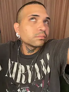 Snapshot of Simone026 chatting on March 11, 12:05 am Simone026 online show from March 11, 12:05 am