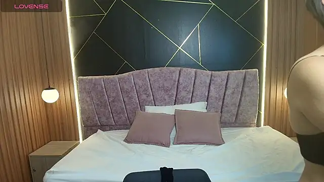 MoriahStorm online show from March 3, 12:11 pm