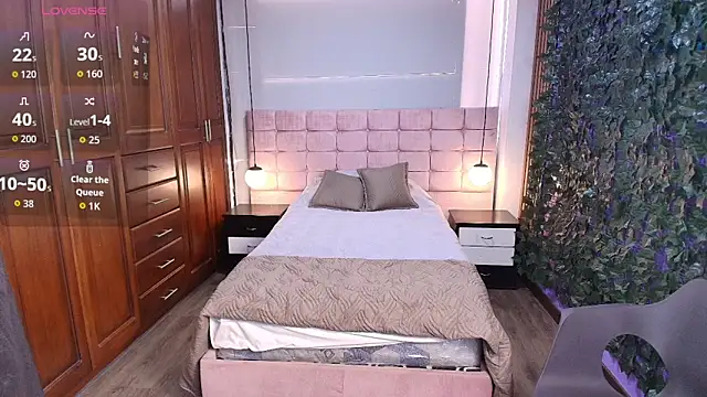 MoriahStorm online show from June 1, 12:40 pm