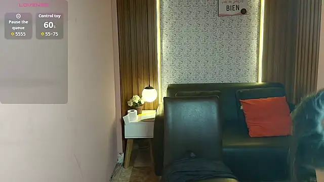 Snapshot of MoriahStorm chatting on July 15, 12:54 pm MoriahStorm online show from July 15, 12:54 pm